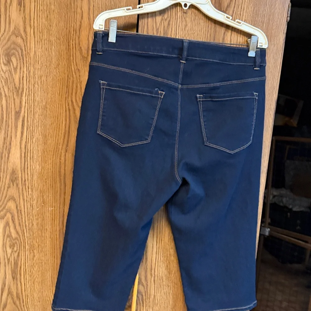 d. jeans Navy Cropped Stretch Capri Pants - Picture 8 of 10